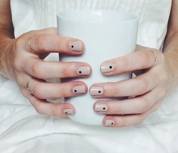 Το λατρέψαμε: Dotty manicure ή αλλιώς *βούλες στα καλοκαιρινά μας νύχια*