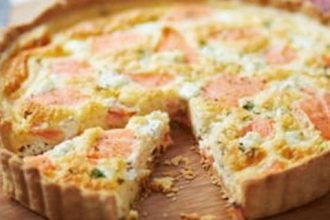 Τάρτα με τυρί και σολομό