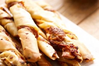 Στριφτά πικάντικα κριτσίνια