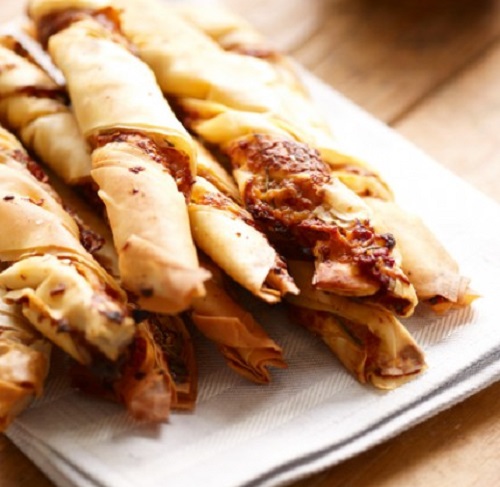 Στριφτά πικάντικα κριτσίνια