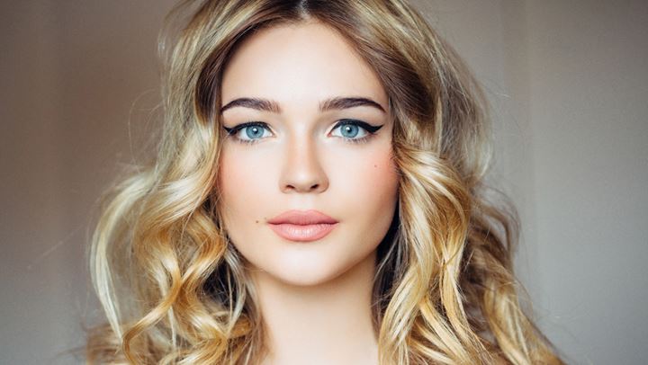 Πώς θα εφαρμόσετε σωστά το ρουζ σας σύμφωνα με το σχήμα του προσώπου σας