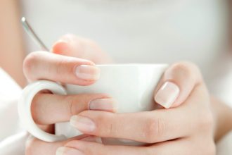 Πώς θα επαναφέρεις τα νύχια σου μετά την αφαίρεση του τζελ