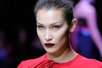 Φέτος τα Χριστούγεννα πείτε «ναι» στο glitter make up!