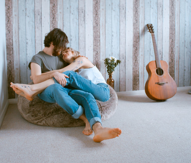 4 τρόποι για να τον τρελάνεις, χωρίς καν να βγάλεις τα ρούχα σου