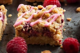 Μπάρες μπισκότου με βατόμουρο για να ξεκινήσετε την ημέρα σας!