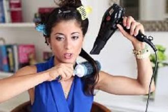 Όλα τα tips για να ισιώσεις τα μαλλιά σου σαν επαγγελματίας στο σπίτι