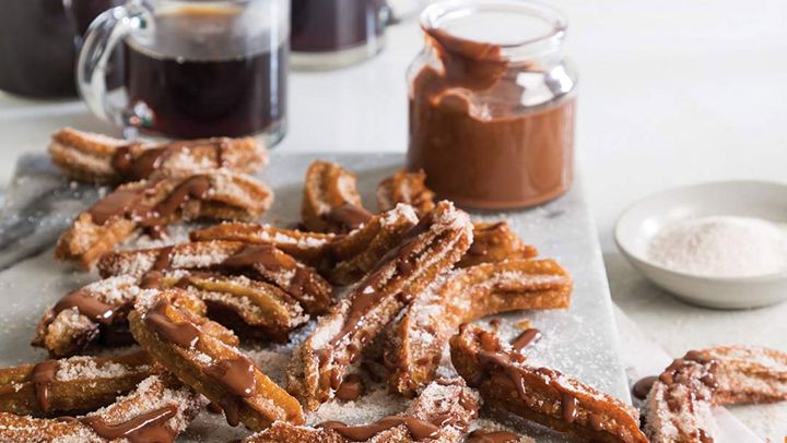 Λαχταριστά churros με σοκολάτα απο την Ισπανία