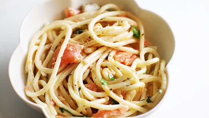 Μακαρονάδα με σολομό και κρέμα γάλακτος