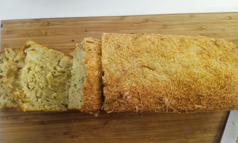 Ψωμί με δενδρολίβανο και μήλα