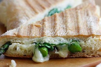 Πανίνι με σπαράγγια και προσούτο