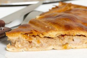 Κρεμμυδόπιτα με μπέικον