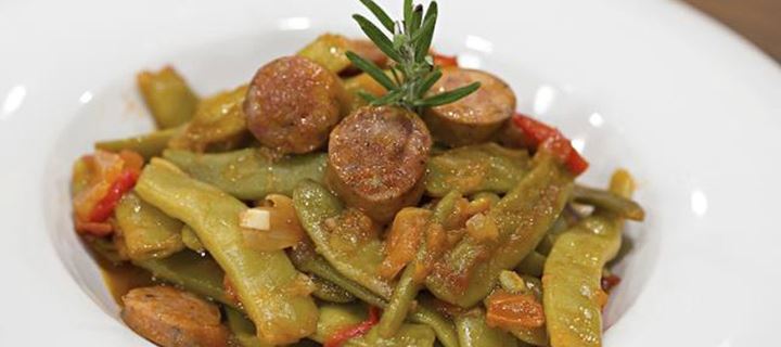 Φασολάκια µε λουκάνικο