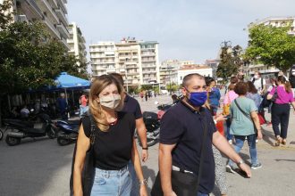 Στη διαδήλωση η Βίβιαν Σαμούρη με μάσκα