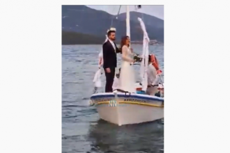 Λαμπερός γάμος στα Τριζόνια Δωρίδος! Δείτε ΒΙΝΤΕΟ