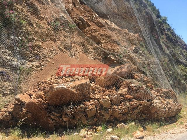 Αχαΐα: Επικίνδυνη κατολίσθηση στην 111 - "Καταρρέει" το βουνό (ΦΩΤΟ)