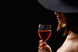 Το αλκοόλ αυξάνει τον κίνδυνο στεφανιαίας νόσου στις γυναίκες