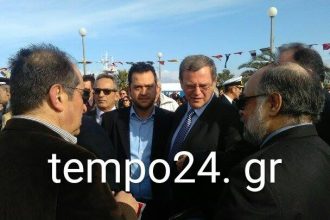 Εμφανίστηκε με σπασμένο χέρι !