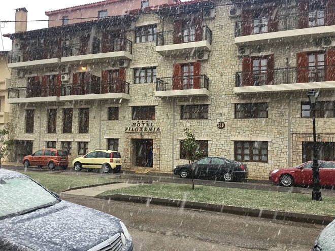 Χιόνι και μέσα στα Καλάβρυτα