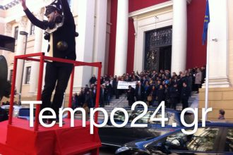 Οι δικηγόροι για το Ασφαλιστικό και ο... Τελάλης για το Καρναβάλι - ΔΕΙΤΕ ΦΩΤΟΓΡΑΦΙΕΣ και ΒΙΝΤΕΟ