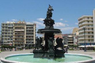 Γιατί ...στέγνωσαν τα συντριβάνια της πλ. Γεωργίου;