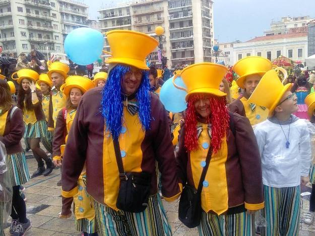 Όλη η πόλη Καρναβάλι - Ποιους γνωστούς Πατρινούς εντοπίσαμε στην Μεγάλη Παρέλαση - ΦΩΤΟΓΡΑΦΙΕΣ