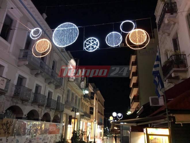 Πάτρα: "Μύρισε" Χριστούγεννα στην πόλη - Άναψε ο χριστουγεννιάτικος διάκοσμος (ΦΩΤΟ-ΒΙΝΤΕΟ)