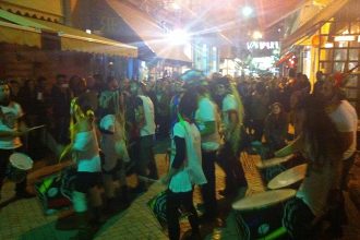 Οι Ινδιάνοι και τα τύμπανα που... ξεσήκωσαν απόψε την Πάτρα - ΔΕΙΤΕ ΦΩΤΟΓΡΑΦΙΕΣ