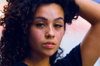 Σου βγήκε σπυράκι; Το κόλπο για να το ξεφορτωθείς μέσα σ’ ένα βράδυ