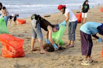 Πάτρα: Εθελοντικός καθαρισμός της παραλίας του Προαστίου Πατρών
