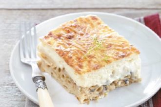 Σουφλέ με πέννες, μανιτάρια και μπεσαμέλ