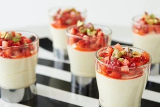 Μους λευκής σοκολάτας με φράουλες