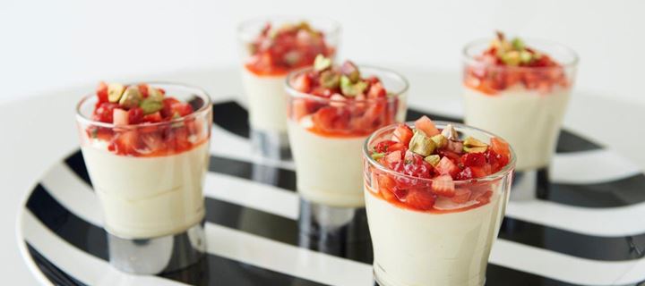 Μους λευκής σοκολάτας με φράουλες