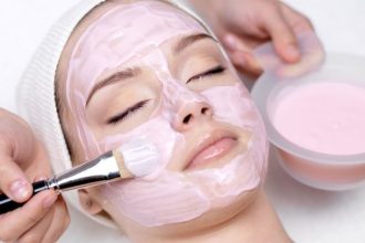 Homemade mask με ροζ άργιλο για λαμπερή επιδερμίδα