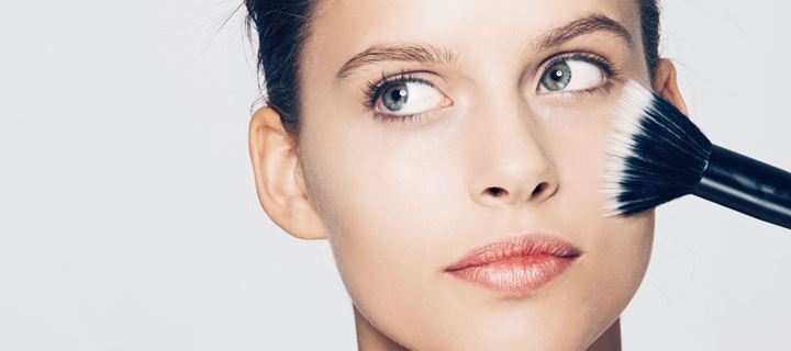 Τα 4 πιο συχνά λάθη που κάνουμε με το μακιγιάζ μας!
