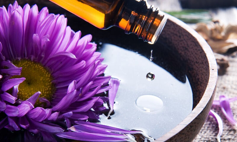 Αιθέρια έλαια: Περιποιηθείτε την επιδερμίδα σας φυσικά