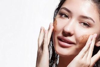 Κάθε πότε πρέπει να κάνετε scrub προσώπου;