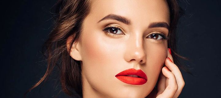 Πώς θα επιλέξεις το ιδανικό κοραλί κραγιόν για την επιδερμίδα σου