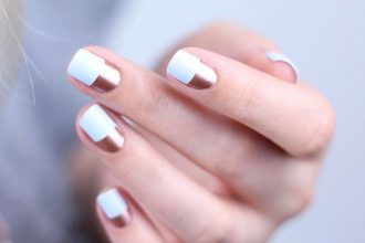 Το πιο κομψό, όμορφο και glam χρώμα νυχιών για το ρεβεγιόν δεν είναι το χρυσό