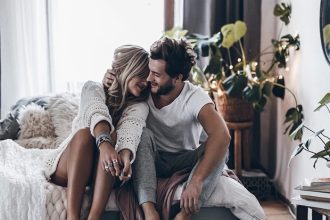 5 κινήσεις ματ για να τον κάνεις να «κολλήσει» μαζί σου