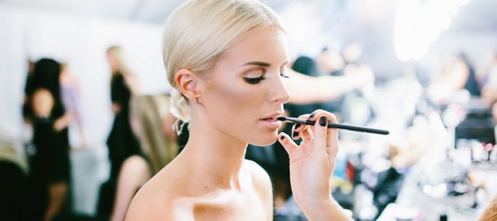 Πώς θα αποκτήσεις ζουμερά χείλη με φυσικό αποτέλεσμα