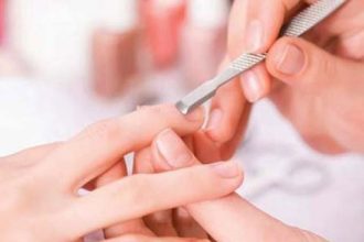 Πώς να επαναφέρεις τα ταλαιπωρημένα νύχια μετά από ημιμόνιμο μανικιούρ