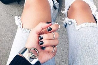 Πείτε ναι στο black manicure και το καλοκαίρι!