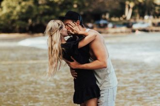 Τελικά μπορούν οι σχέσεις με μεγάλη διαφορά ηλικίας να «λειτουργήσουν»;