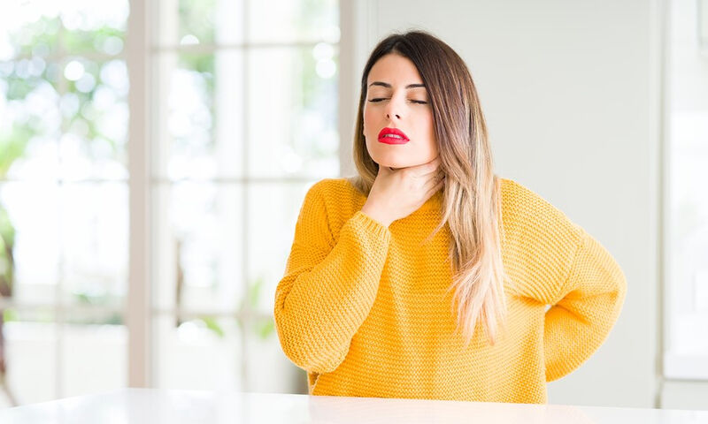 Τέσσερις τρόποι να αντιμετωπίσετε τον πονόλαιμο