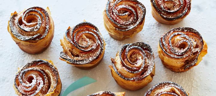 Μηλόπιτα σε σχήμα τριαντάφυλλου για να τους εντυπωσιάσετε όλους!