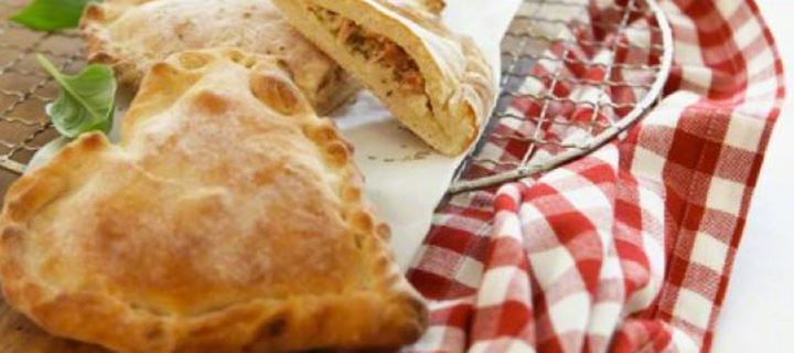 Καλτσόνε με τυρί και ζαμπόν