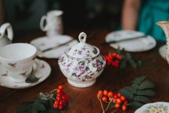 Τόσο καιρό φτιάχνουμε το τσάι λάθος -Ο σωστός τρόπος σύμφωνα με βασιλικό μπάτλερ