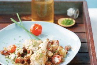 Κοτόπουλο γλυκόξινο με φέτα και ντοματίνια