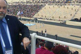 Στην τελετή παράδοσης της Φλόγας