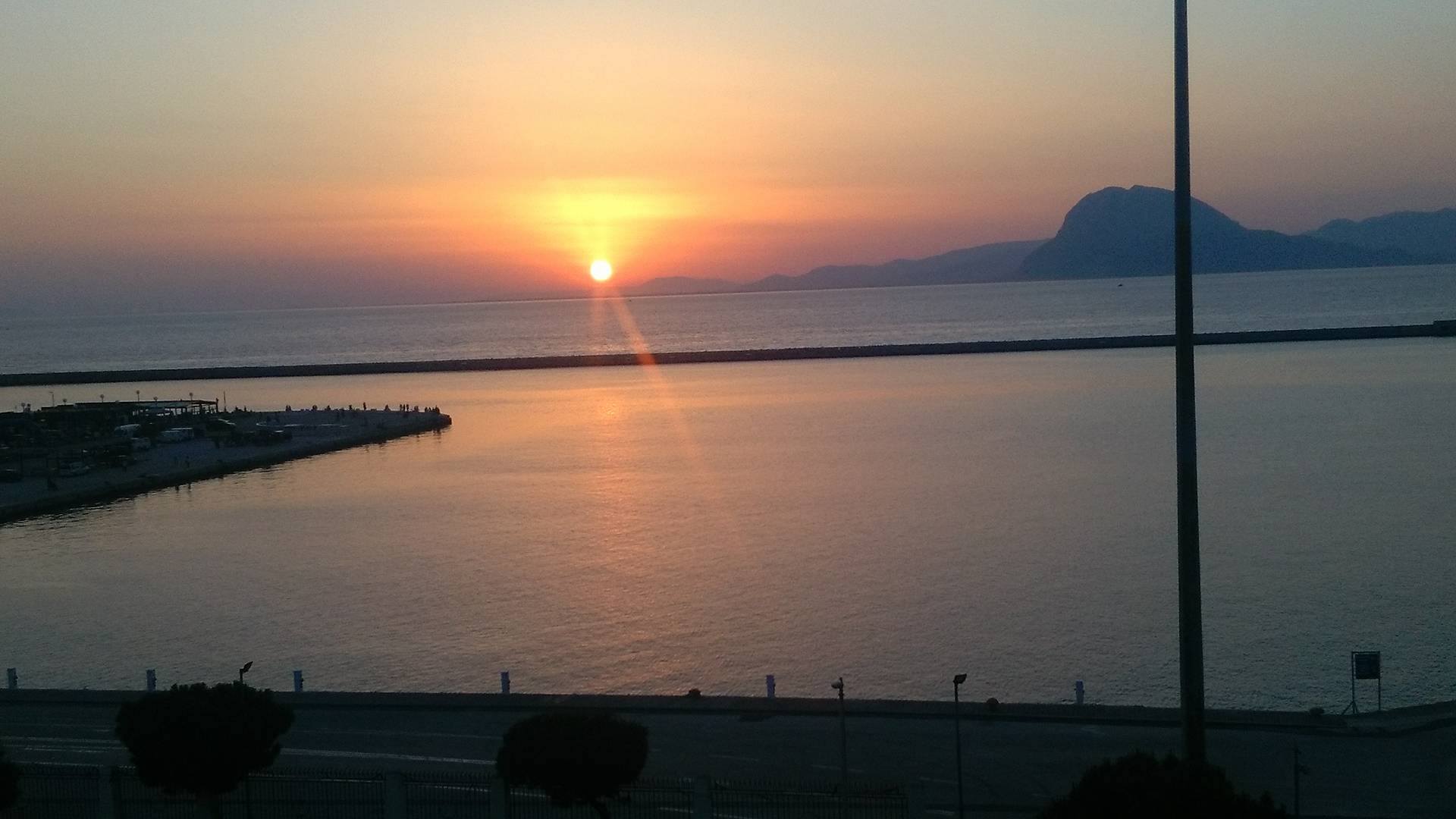 "Μαγεύει" το μοναδικό ηλιοβασίλεμα της Πάτρας - ΦΩΤΟΓΡΑΦΙΕΣ